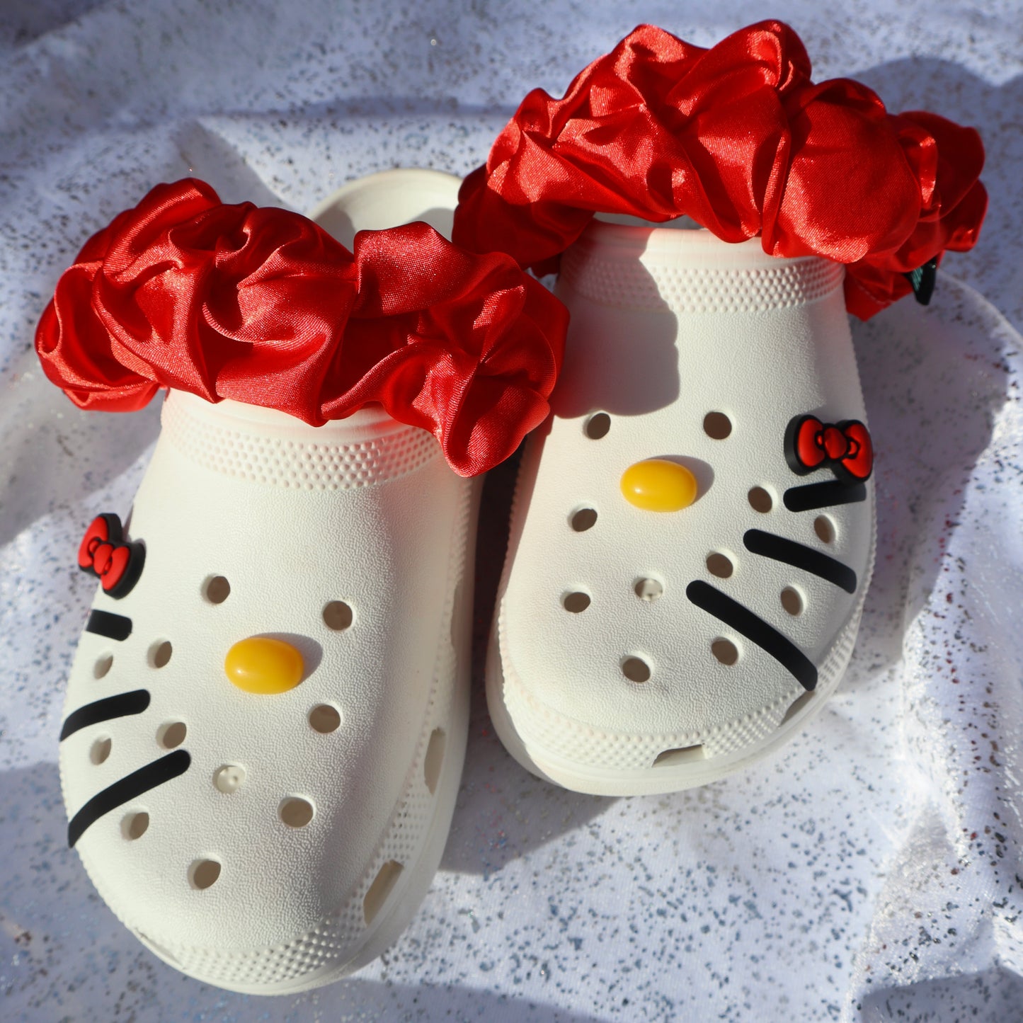 KITTY'S RED BOW
