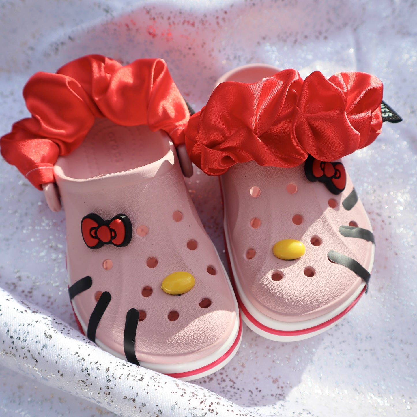 KITTY'S RED BOW